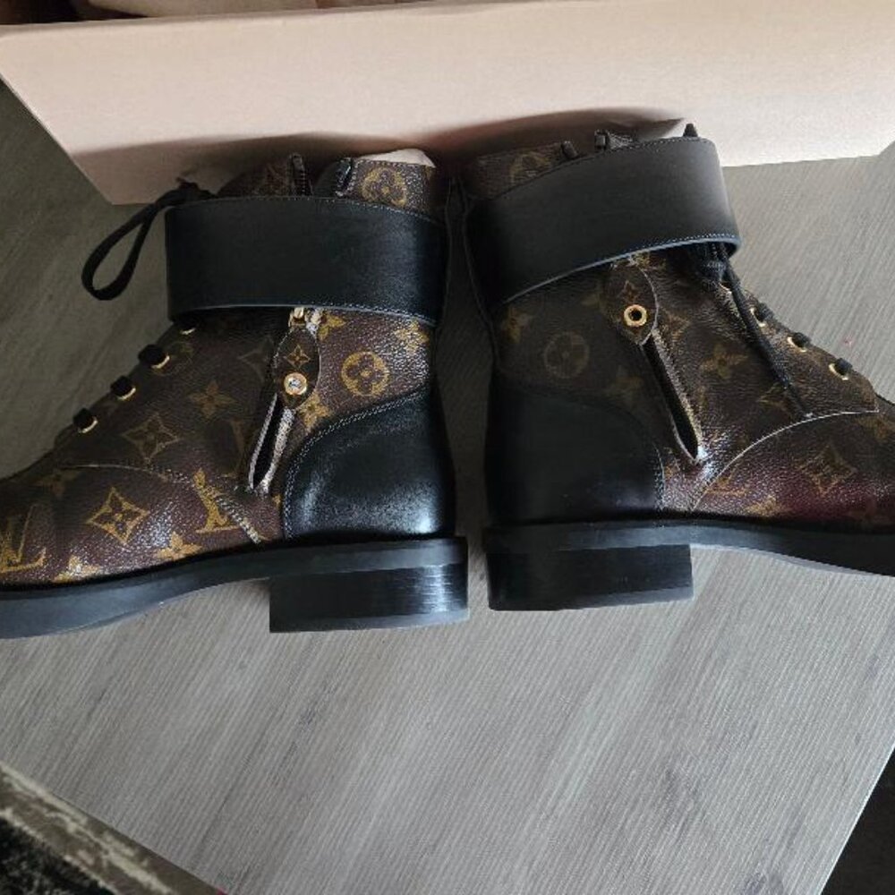 Louis Vuitton - Picture 3 of 6